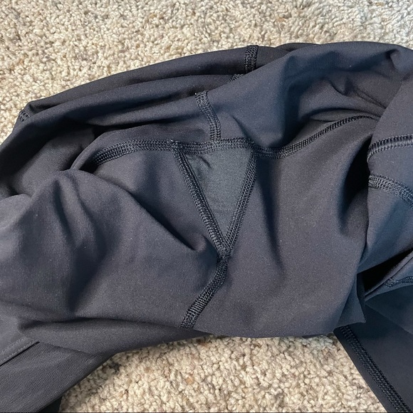 Lululemon Black Mesh leggings - Picture 5 of 8